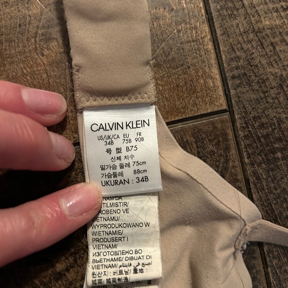 34B Calvin Klein Nude T-Shirt Bra EUC - Picture 6 of 8
